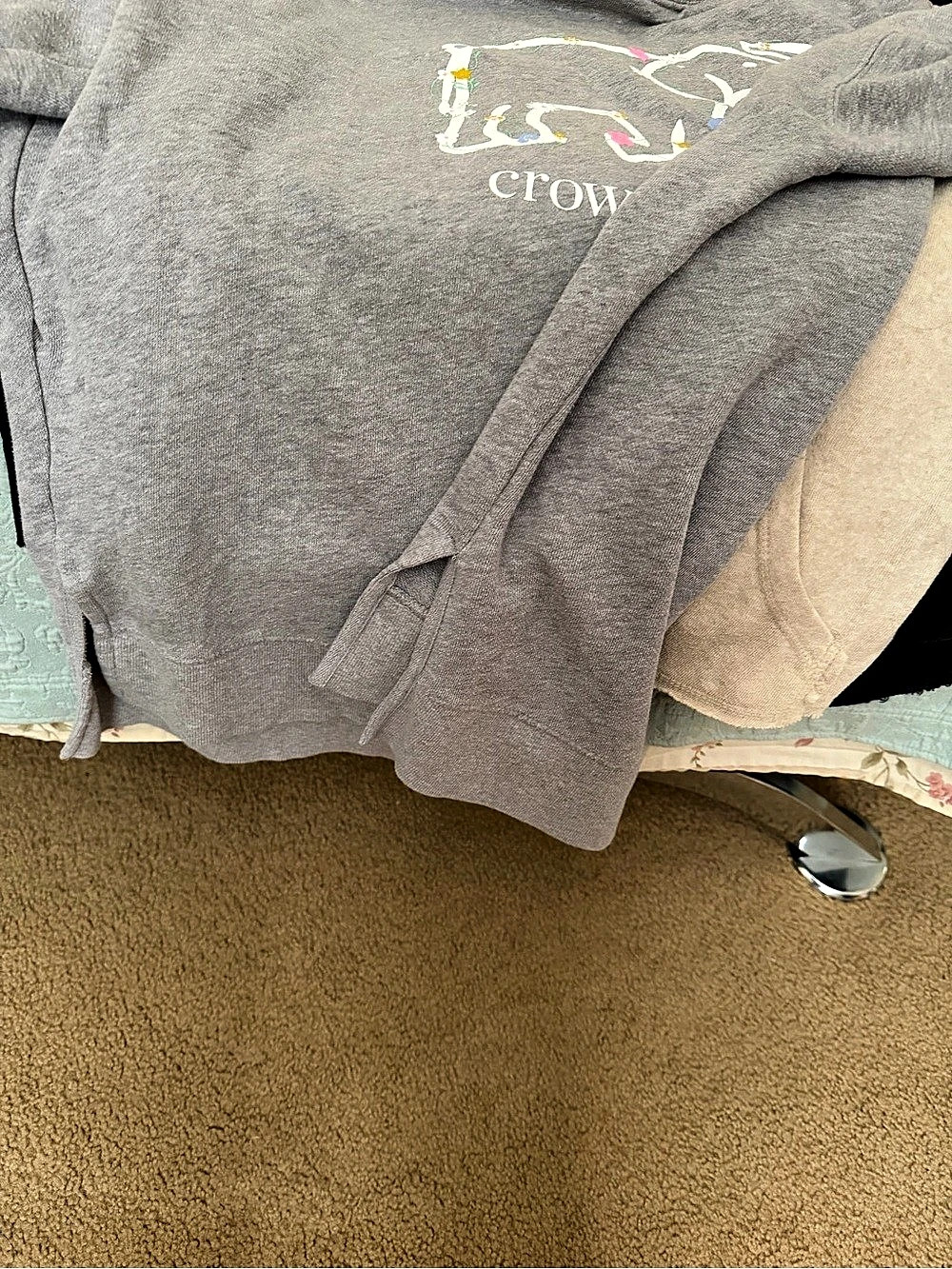 crown & ivy Sweeper Sweatshirt Girls' Gray & White Sweatshirt Size Medium